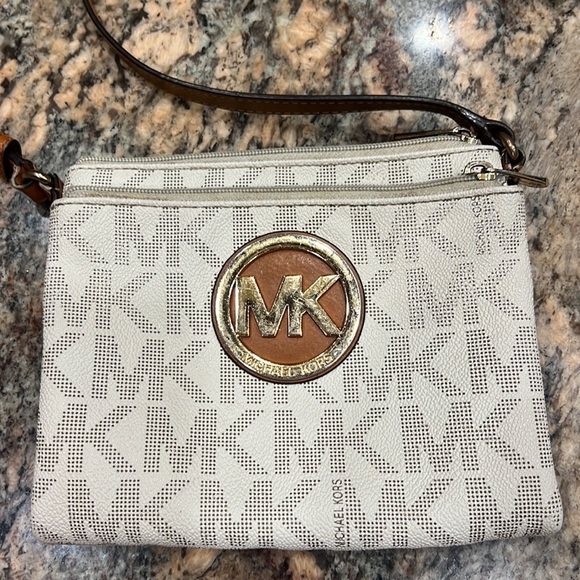 Michael Kors Korda cross body purse - Picture 2 of 8